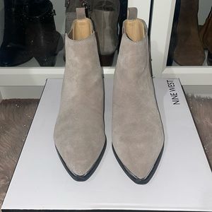 Nine West Yazy Pointy-Toe Taupe Suede Ankle Booties size 6